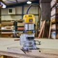 frezarka dewalt D26200 bok zoom.jpg