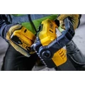 DeWalt Lampa LED 18V DCL077 pracuje 12.jpg
