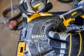 DeWalt Bruzdownica 125mm 54V FLEXVOLT DCG200NT walizka zoom.jpg