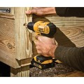 wiertarko-wkretarka DCD771D2 zoom dioda LED zestaw w walizce dewalt 2x2Ah XR 18V ladowarka dcb107 pracuje.jpg